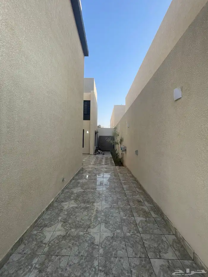 للبيع فيلا المشرقية حي الجنادرية 5