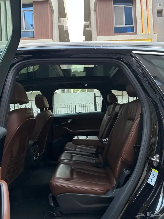 Audi Q7 2019 شبه جديد 22