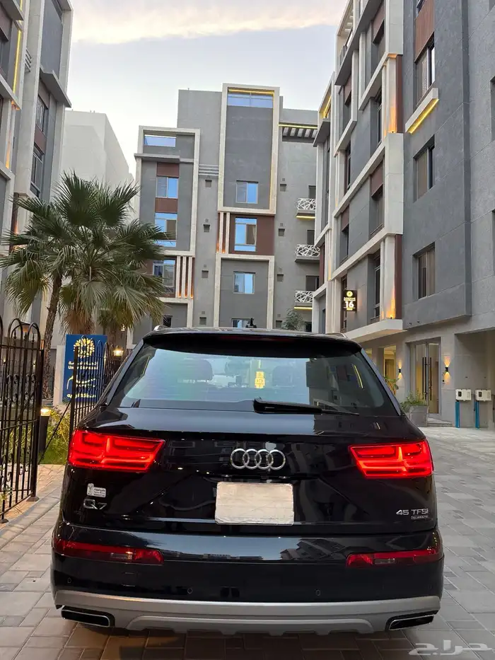 Audi Q7 2019 شبه جديد 15
