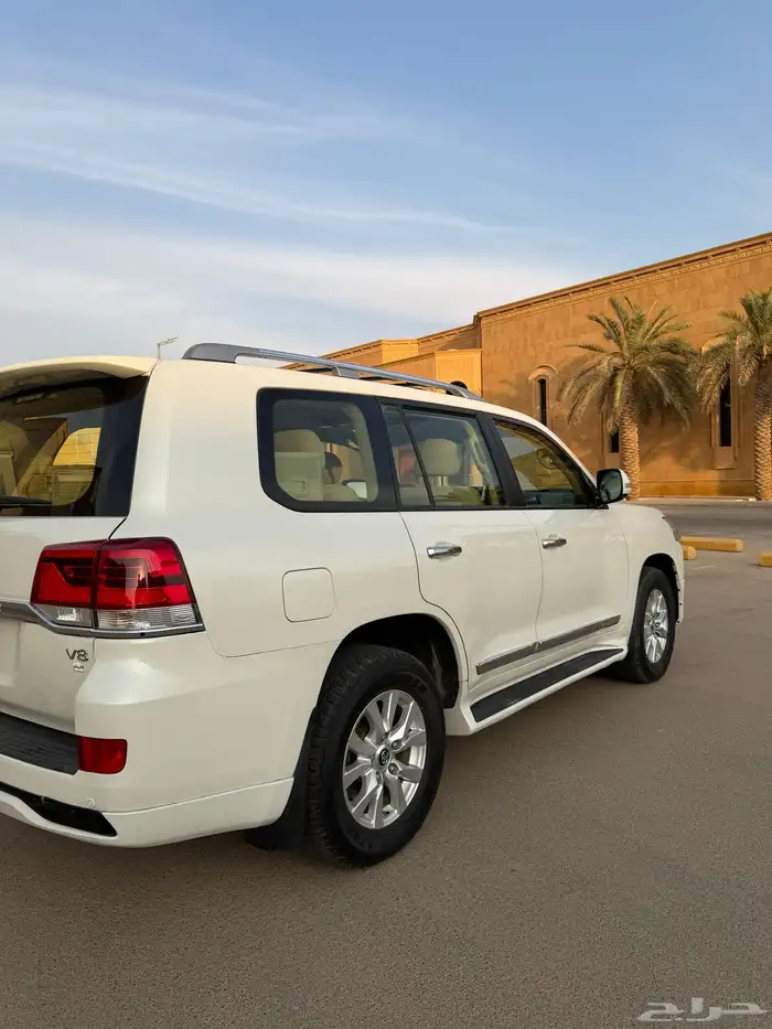 لاندكروزر 2017 رقم (( 3)) عدد الملاك ((2)) 17