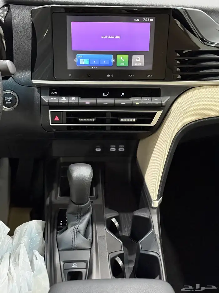 تويوتا كامري 2025 E بنزين اصفار اللون اسود 11