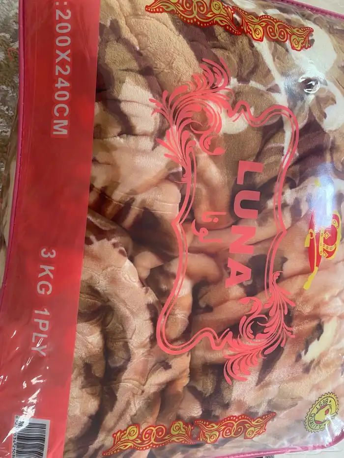 للبيع بطانية جديده جاكيتات بناتي شبه جديد 100 ريال تبوك فقط 0