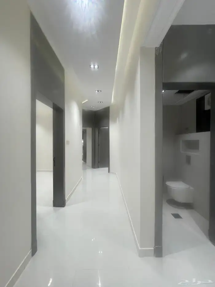 للبيع ادوار ارضيه ودوار علويه تشطيب ممتاز خلف المعارض 31