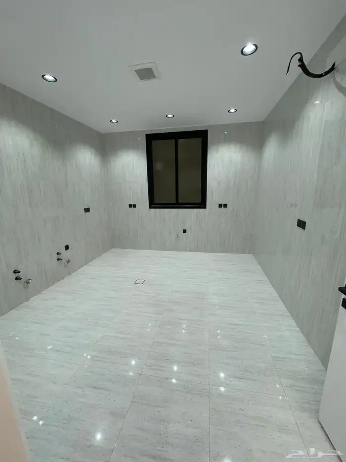 للبيع شقق علويه تشطب ممتاز بمصعد جاهز وسطح خاص بحي الراقي 12