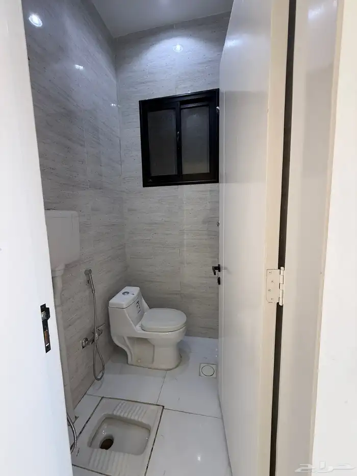 للبيع ارواف علويه وشقق ارضيه تشطيب فندقي ف شمال الخميس 6