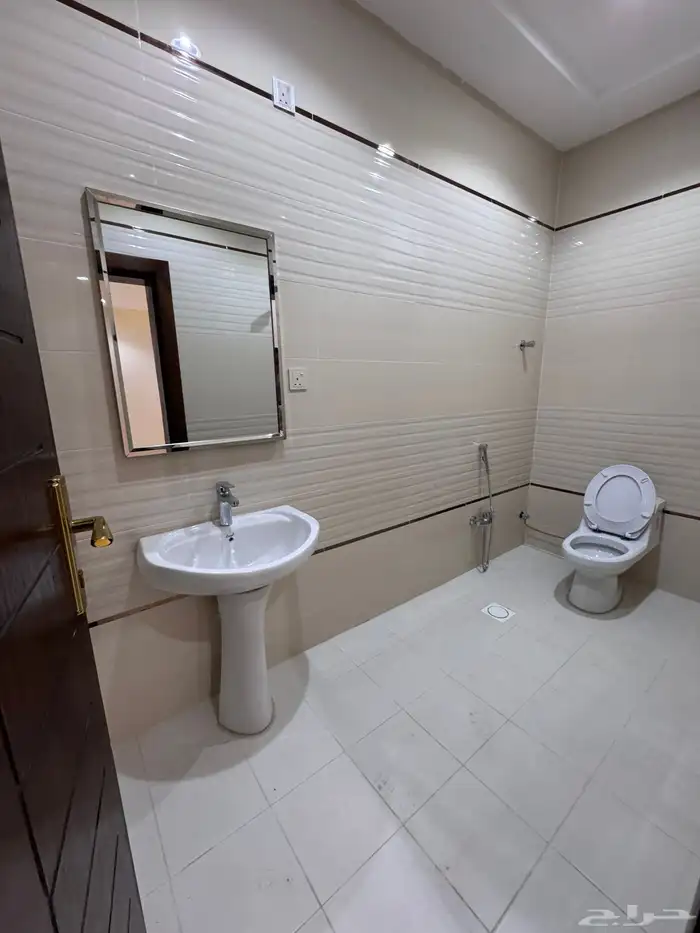 للبيع فيلا مستقله دورين وملحق من 840 الف خميس مشيط 22