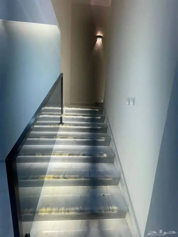 فيلا للإيجار المشرقية حي الجنادرية 18