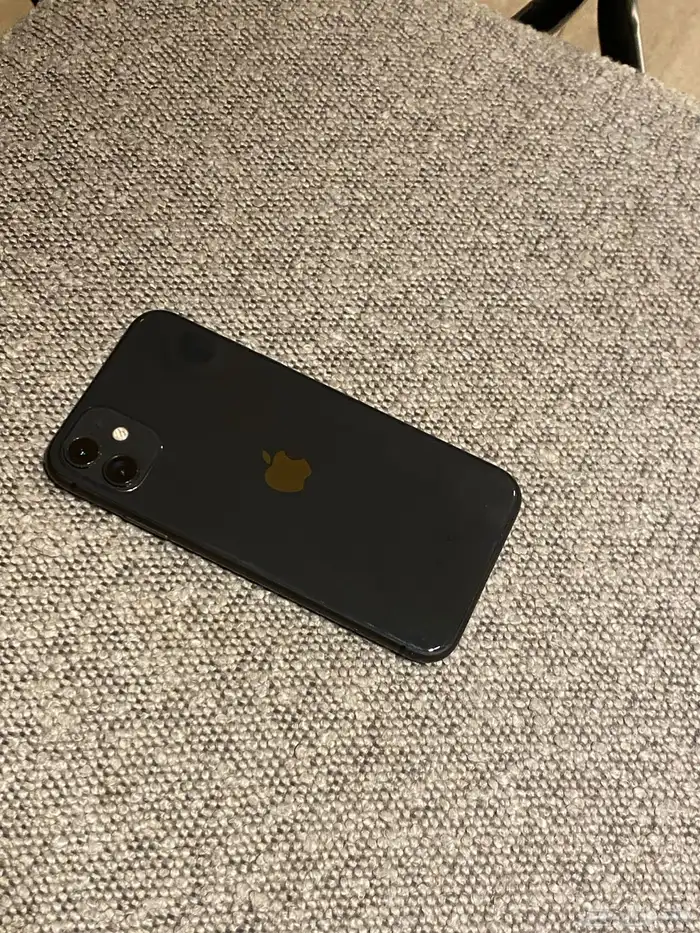 ايفون 11 اسود 128 قيقا مو مفكوك من قبل 5