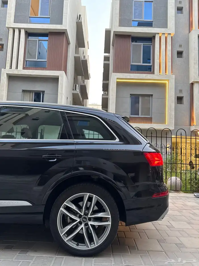 Audi Q7 2019 شبه جديد 10
