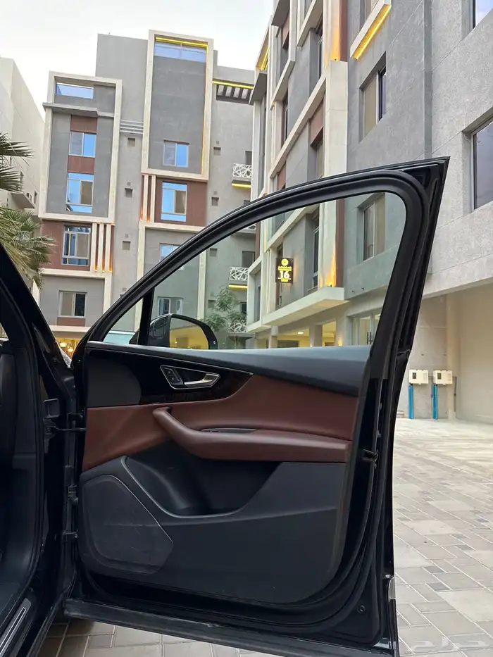 Audi Q7 2019 شبه جديد 24