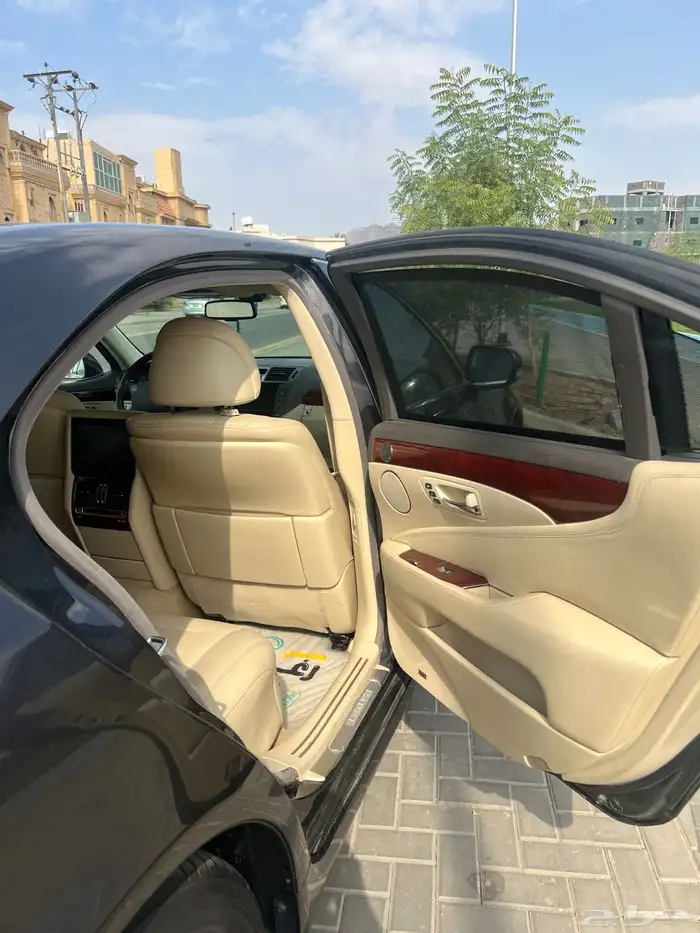 للبيع او البدل لكزس LS460L مخزن ممشي 53000 20