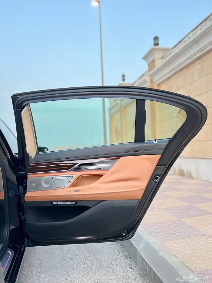 بي ام دبليو 750li ممشى قليل 2016 قمة النظافة بحالة الوكالة 40