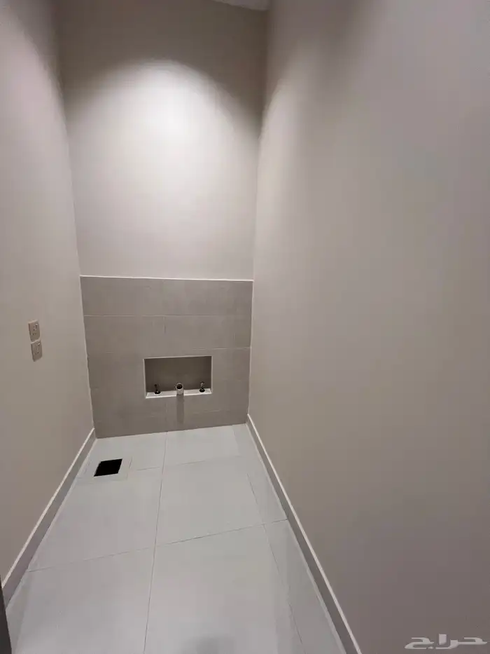 للبيع ادوار ارضيه وادوار علويه خلف المعارض خميس مشيط 11