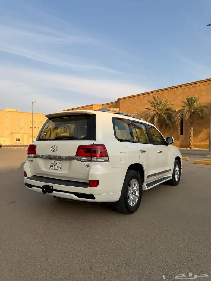 لاندكروزر 2017 رقم (( 3)) عدد الملاك ((2)) 6