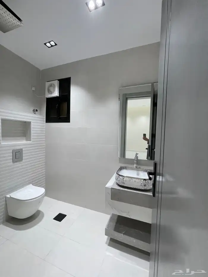 للبيع ادوار ارضيه ودوار علويه تشطيب ممتاز خلف المعارض 16