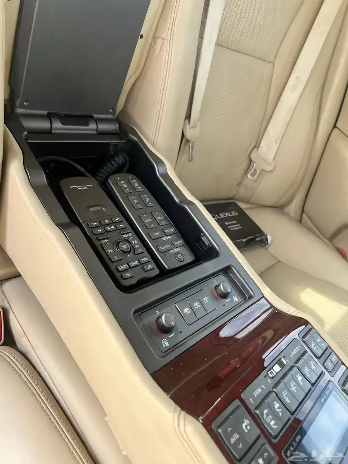 للبيع او البدل لكزس LS460L مخزن ممشي 53000 11