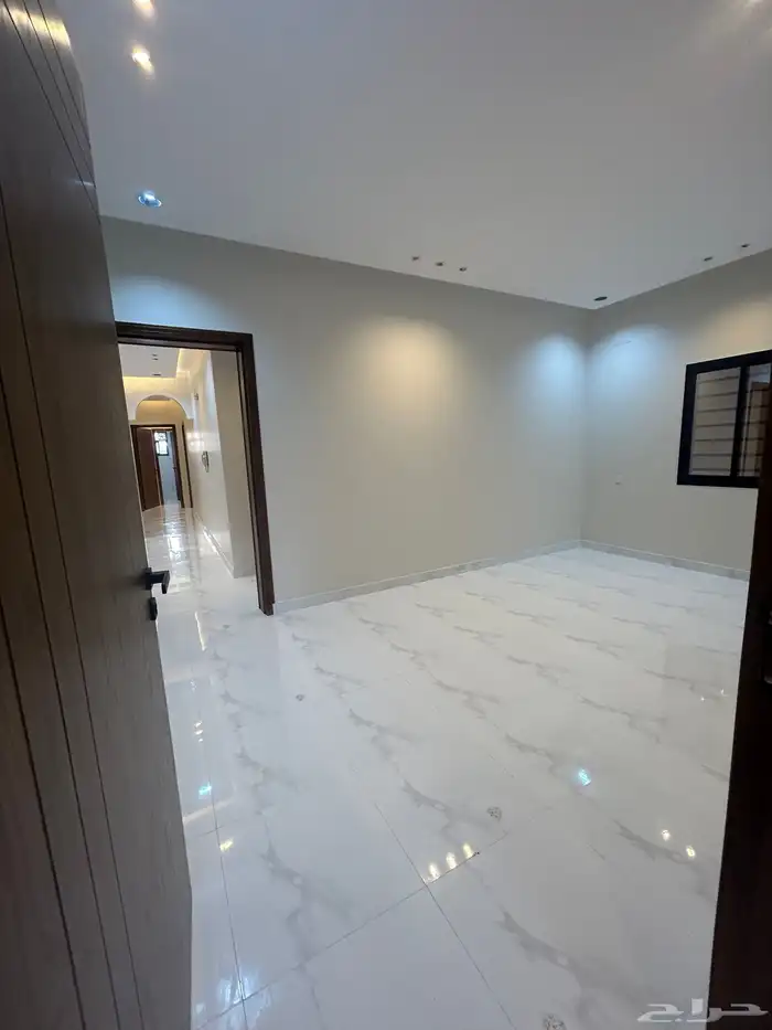 للبيع دور ارضي 6غرف بحوش وسيع شمال خميس مشيط 8