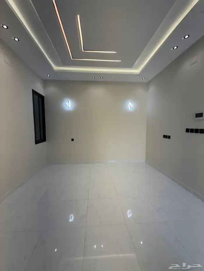 للبيع ارواف علويه وشقق ارضيه تشطيب فندقي ف شمال الخميس 12