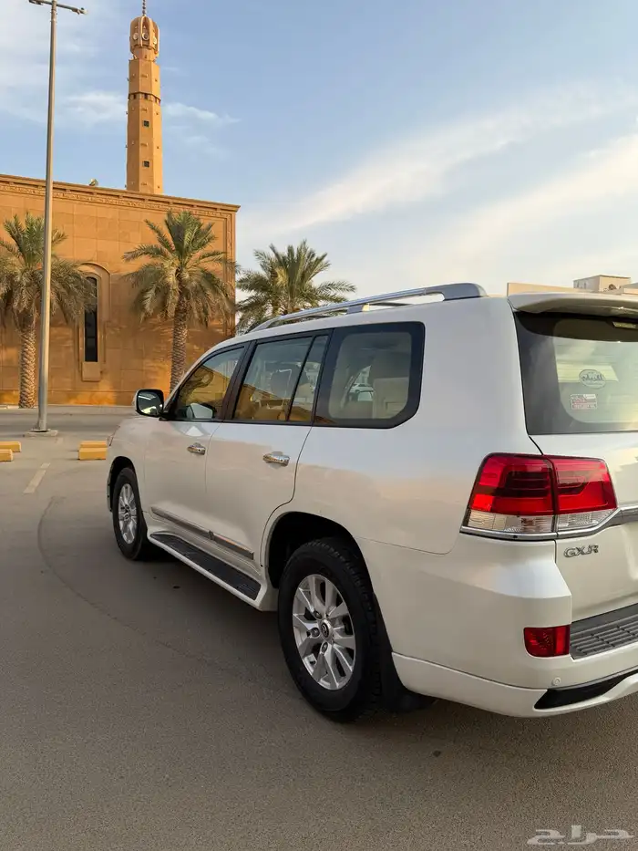 لاندكروزر 2017 رقم (( 3)) عدد الملاك ((2)) 18