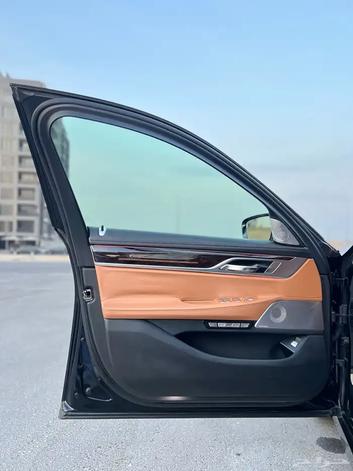 بي ام دبليو 750li ممشى قليل 2016 قمة النظافة بحالة الوكالة 17