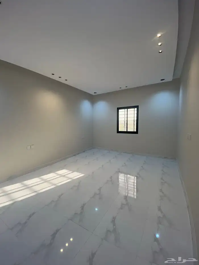 للبيع دور ارضي 6غرف بحوش وسيع شمال خميس مشيط 19