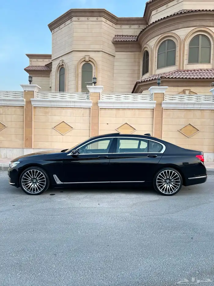 بي ام دبليو 750li ممشى قليل 2016 قمة النظافة بحالة الوكالة 6