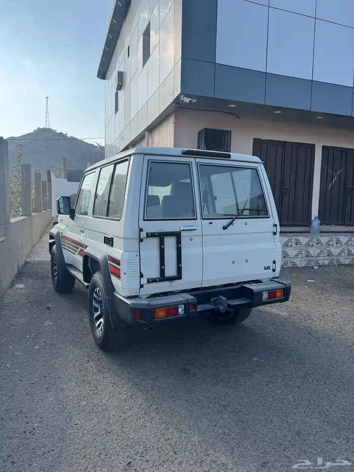 ربع 2025 بريمي ابيض فل كامل 4