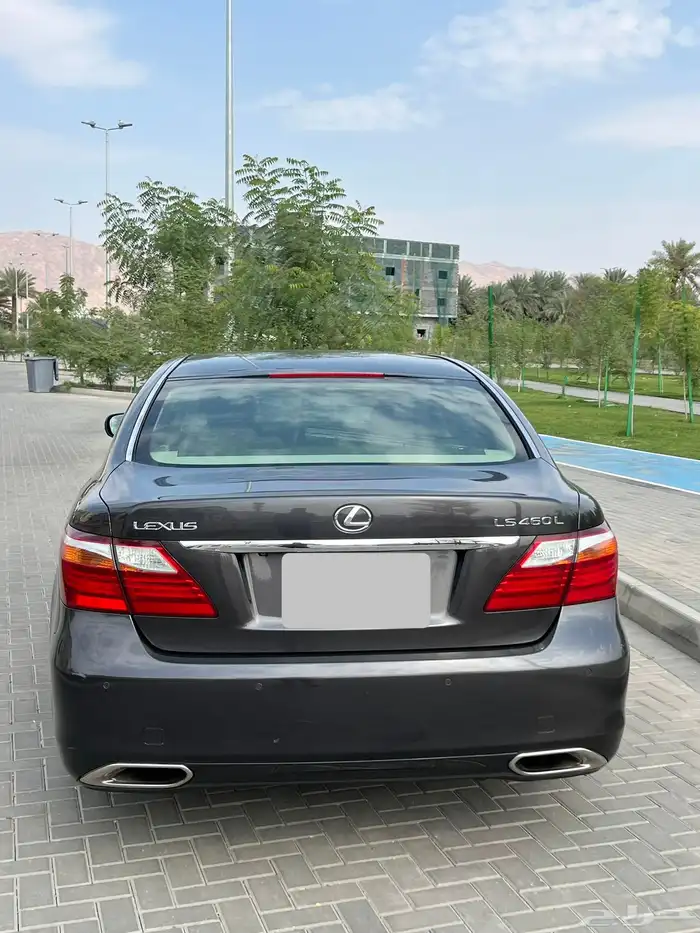 للبيع او البدل لكزس LS460L مخزن ممشي 53000 5