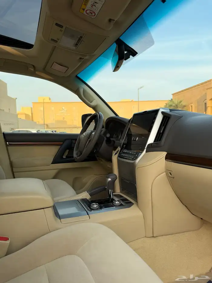 لاندكروزر 2017 رقم (( 3)) عدد الملاك ((2)) 34