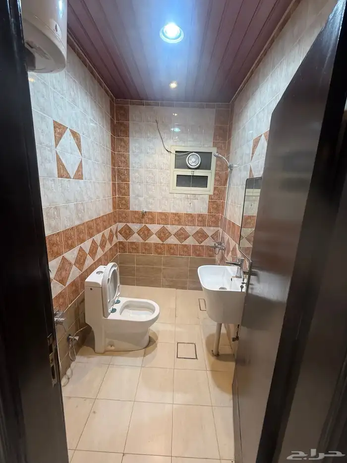 دور علوى للإيجار بحى الخليج شارع ابن الهيثم 8