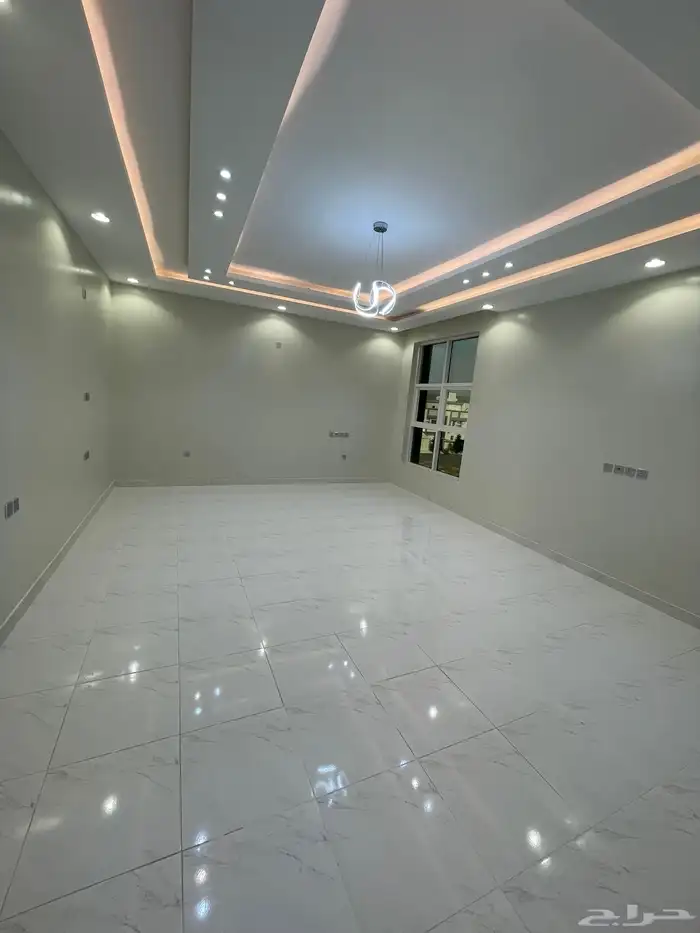 فله للبيع تندحه خلف المرور دورين وملحق 11