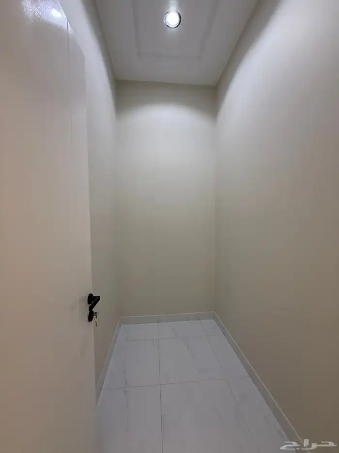 للبيع ارواف علويه وشقق ارضيه تشطيب فندقي ف شمال الخميس 9