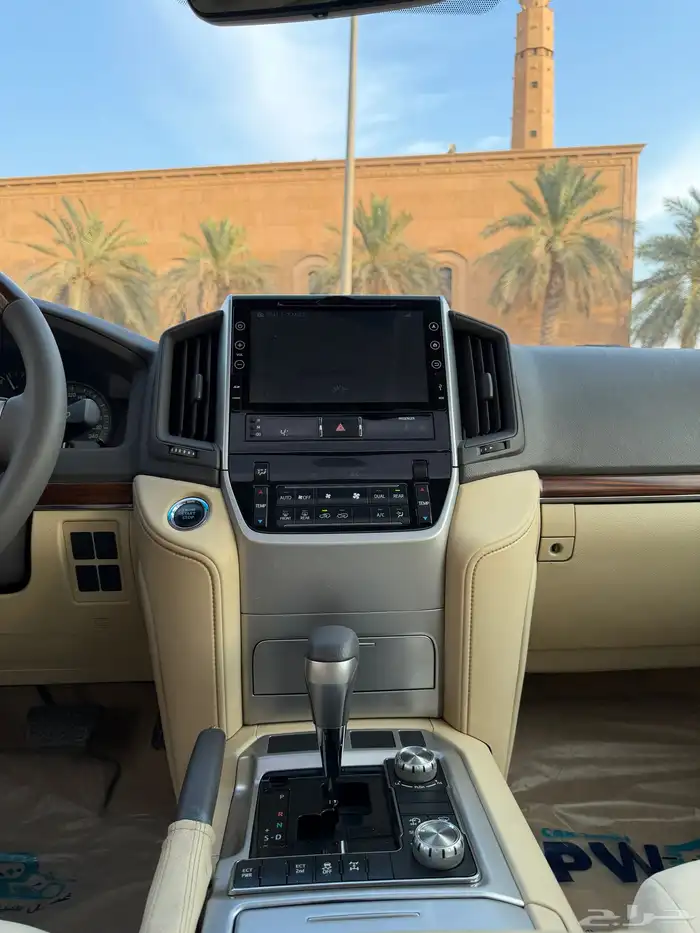 لاندكروزر 2017 رقم (( 3)) عدد الملاك ((2)) 38