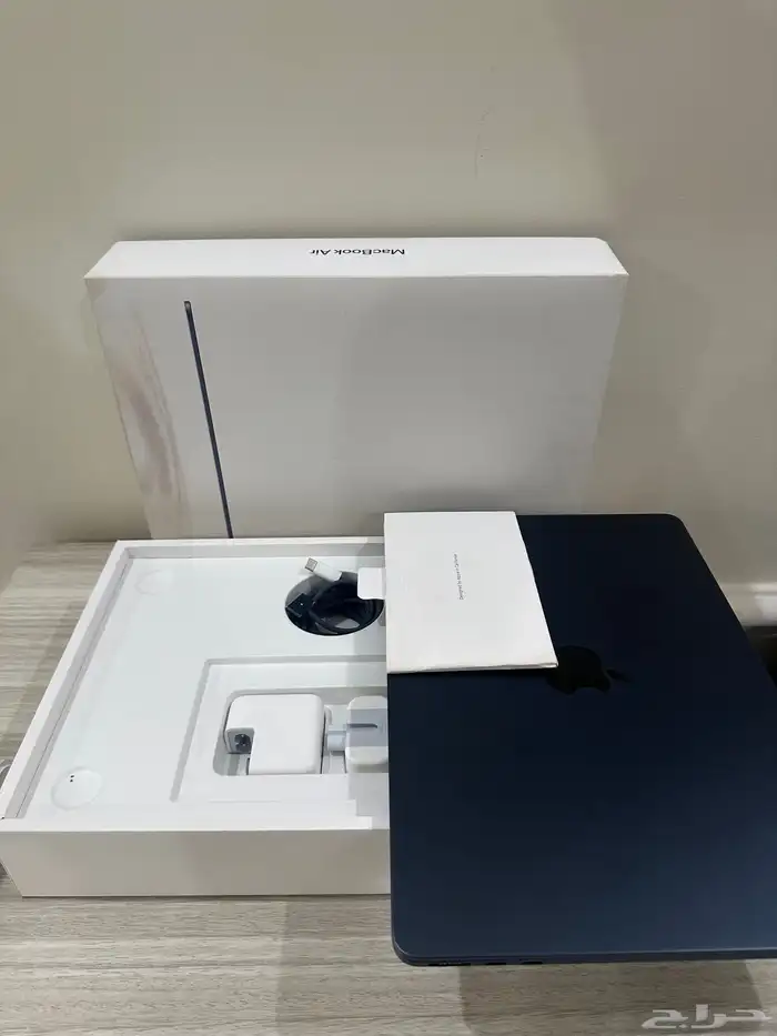 للبيع  MacBook Air M2 بحالة ممتازة   استخدام بسيط جدا 2