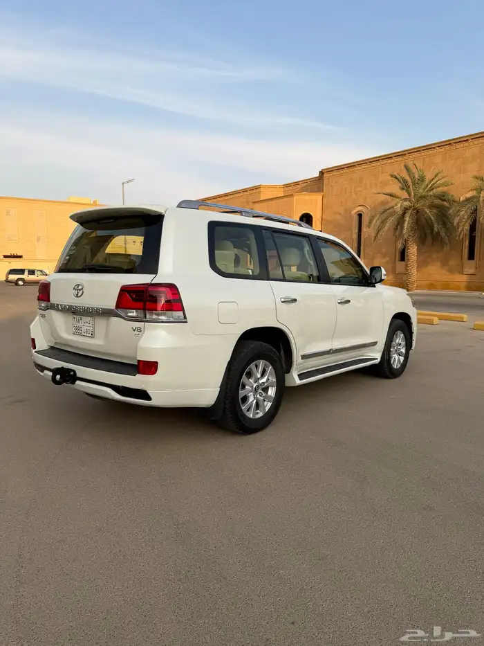 لاندكروزر 2017 رقم (( 3)) عدد الملاك ((2)) 16