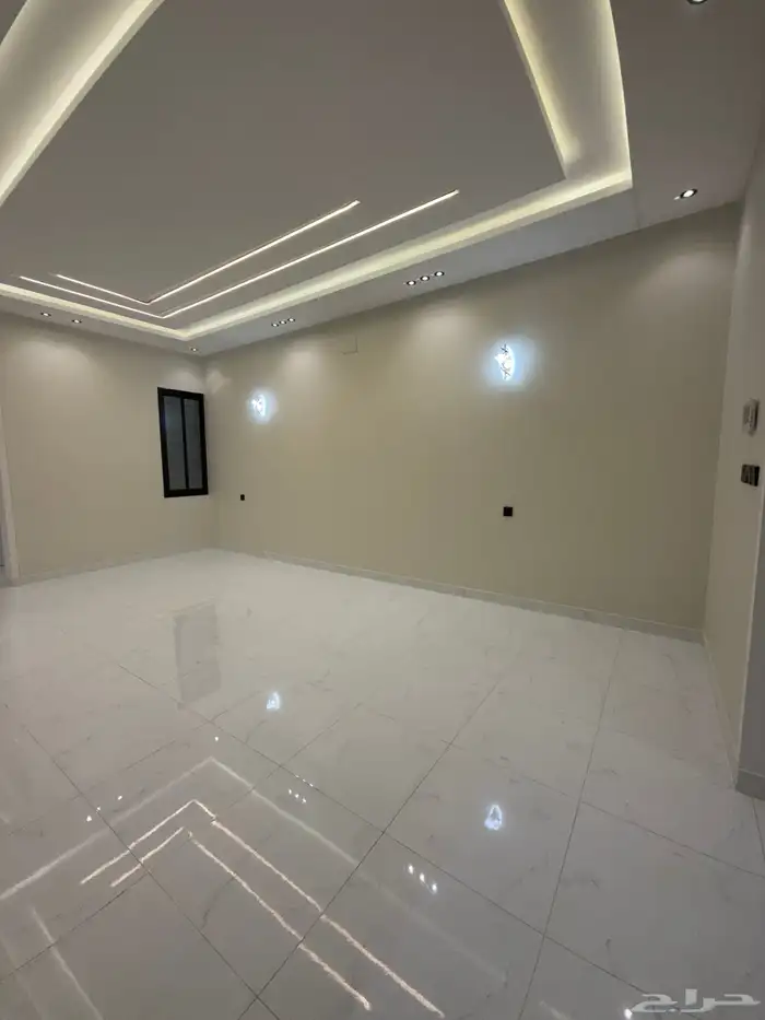 للبيع ارواف علويه وشقق ارضيه تشطيب فندقي ف شمال الخميس 28