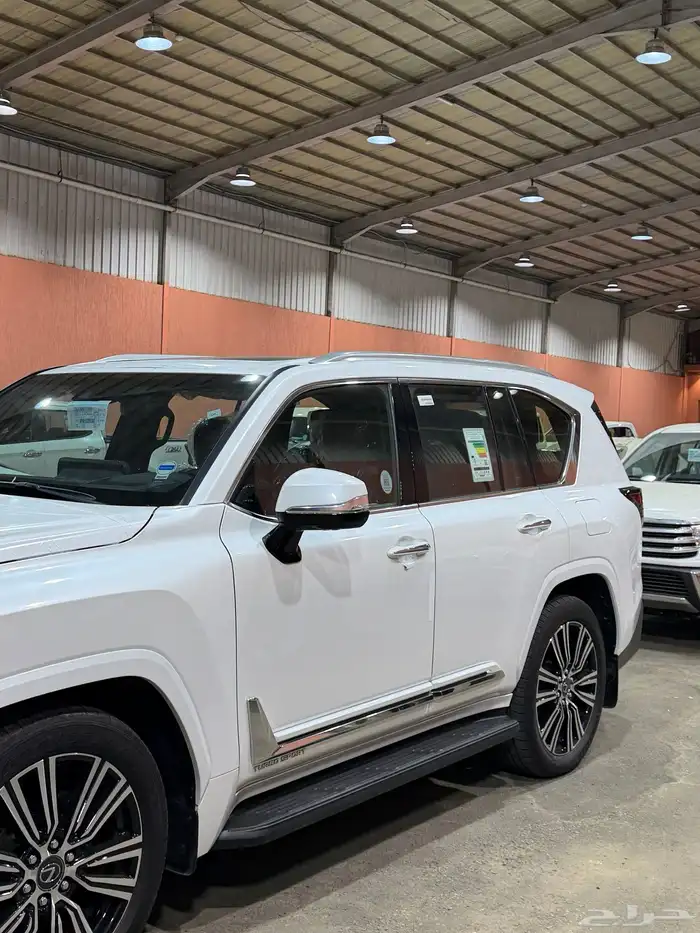 لكزس 2024 LX600 فئه BB بريمي فل كامل 3