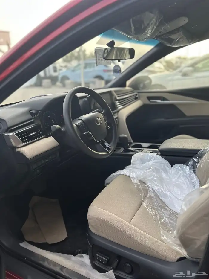 تويوتا   كامري E استاندر بنزين 2025 احمر 97750 شامل الضريبة 4