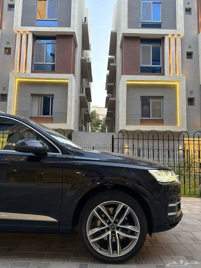 Audi Q7 2019 شبه جديد 6