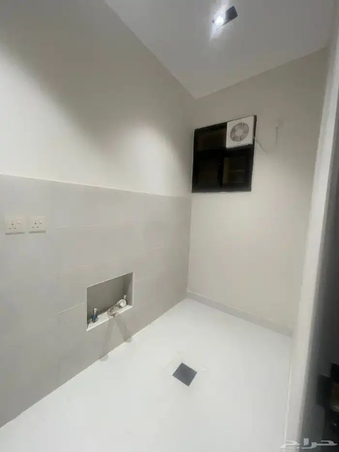 للبيع ادوار ارضيه ودوار علويه تشطيب ممتاز خلف المعارض 27