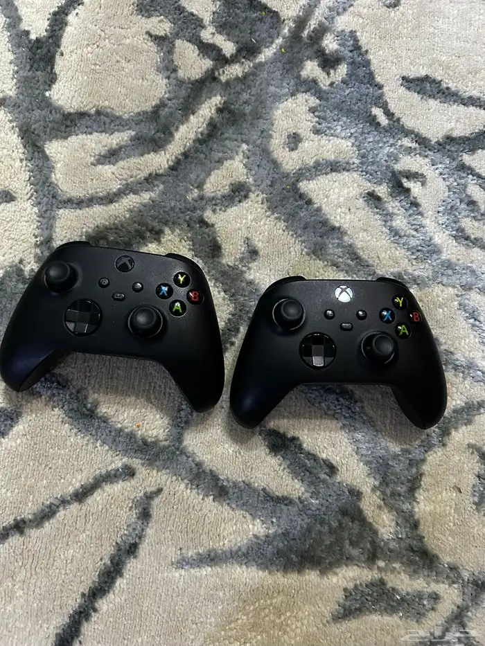 اكس بوكس مع يد ثنتين مجانا  وسلك شاحن وبطاريات اليد 1