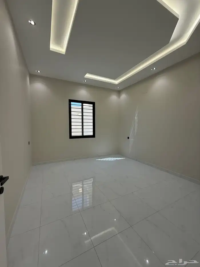 للبيع ارواف علويه وشقق ارضيه تشطيب فندقي ف شمال الخميس 14