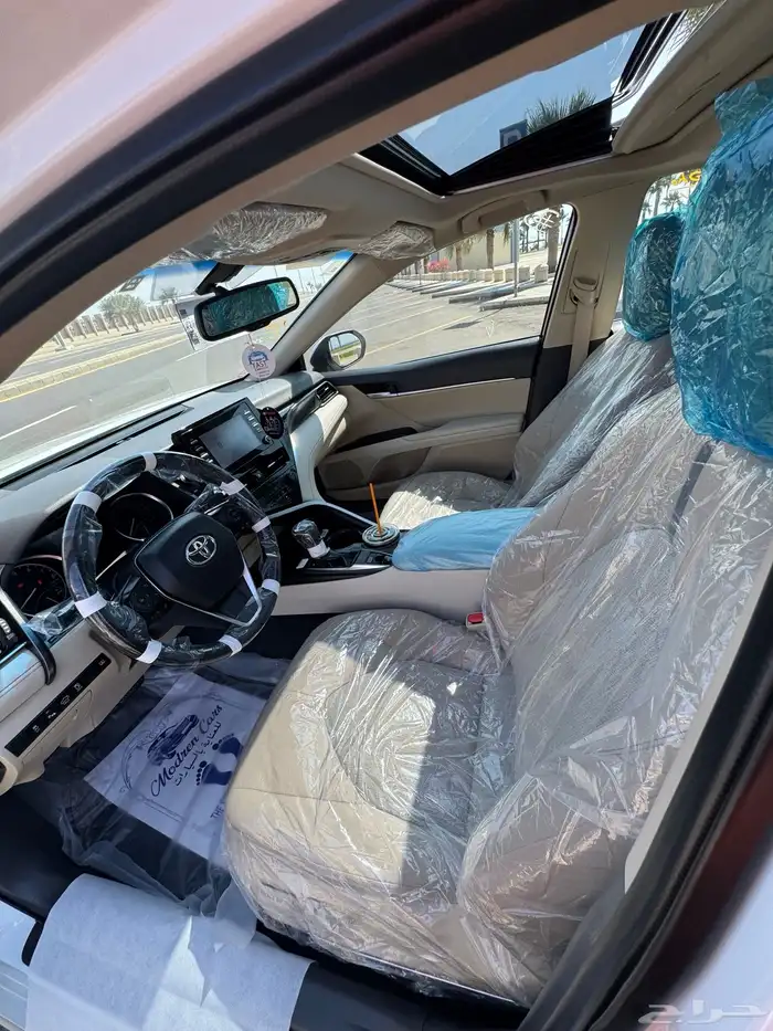 كامري 2023 فلGLE بنزين مازالت تحت الضمان والبيع سمح 13