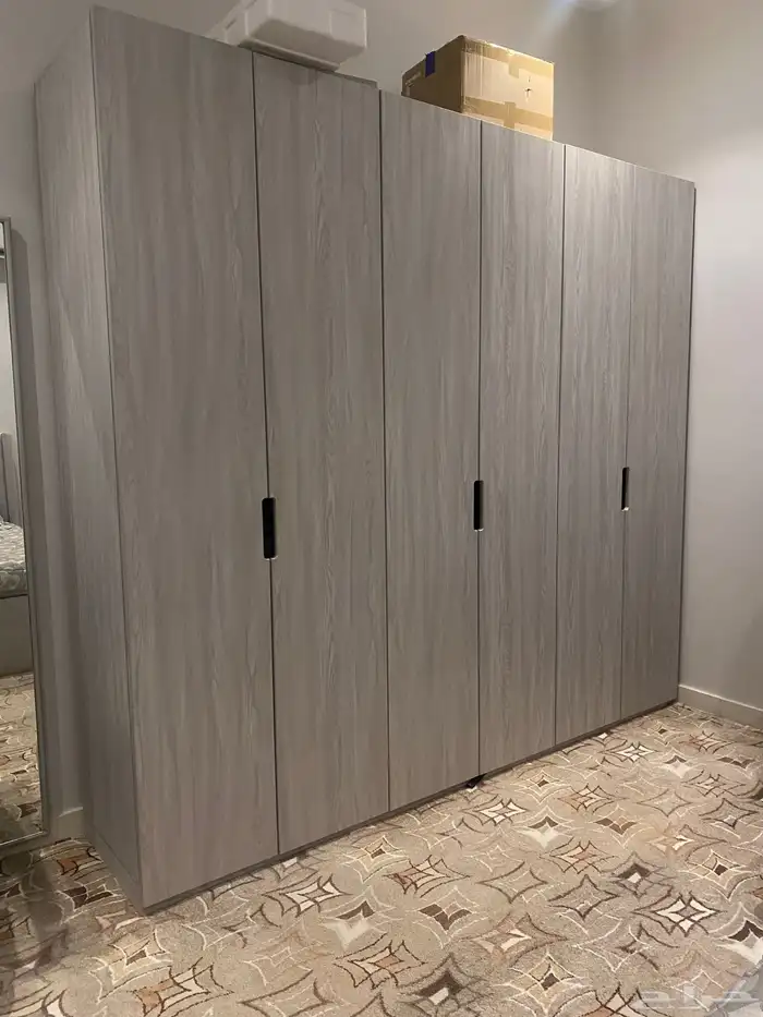 سريرين الطول مترين والعرض 120 ودولاب ومكتب لشخصين للبيع 1