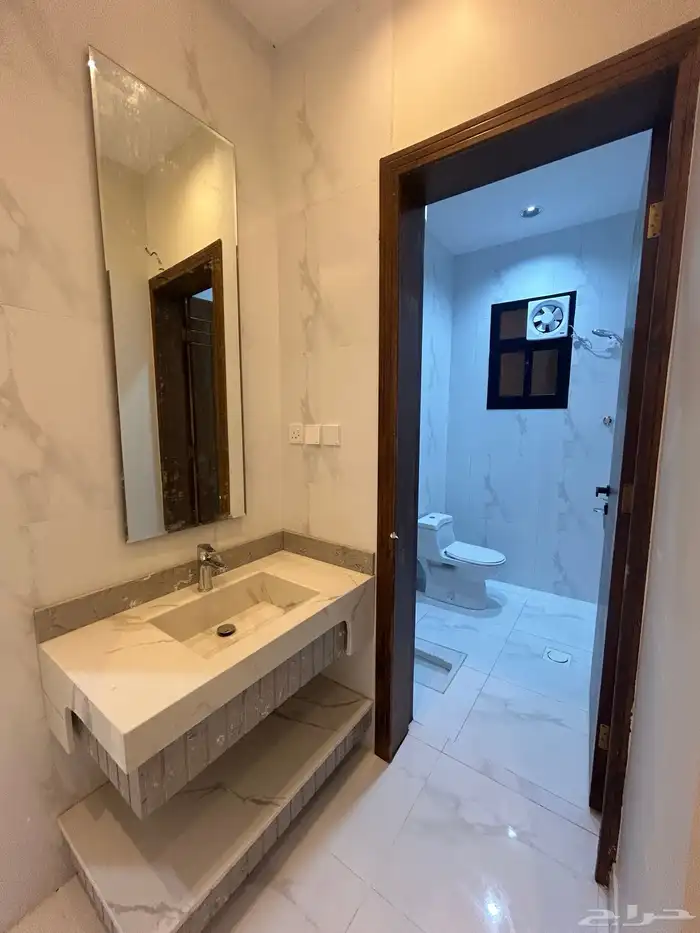 للبيع دور ارضي 6غرف بحوش وسيع شمال خميس مشيط 15