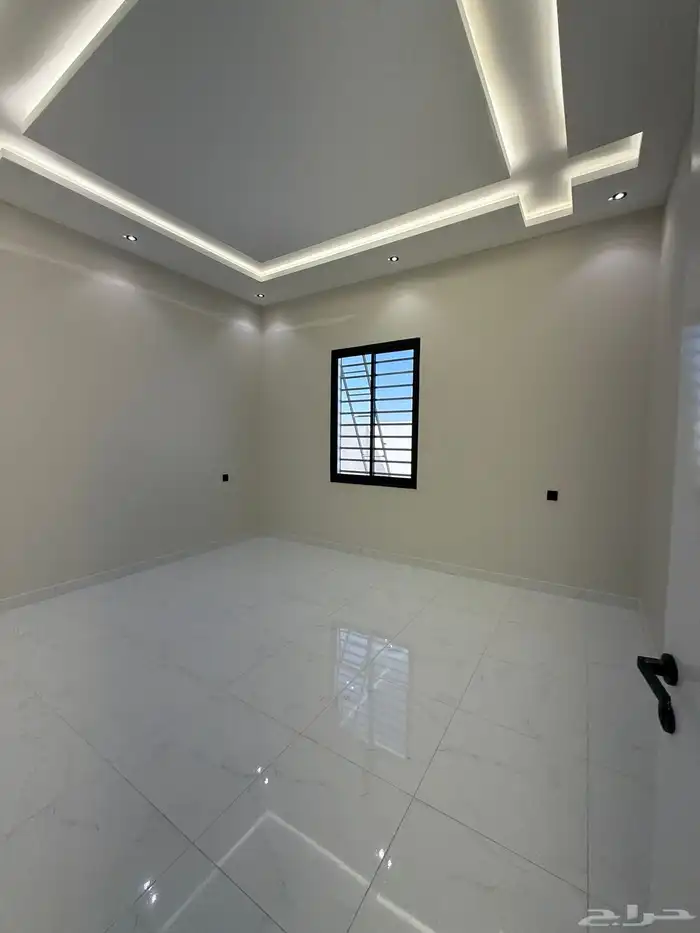 للبيع ارواف علويه وشقق ارضيه تشطيب فندقي ف شمال الخميس 42