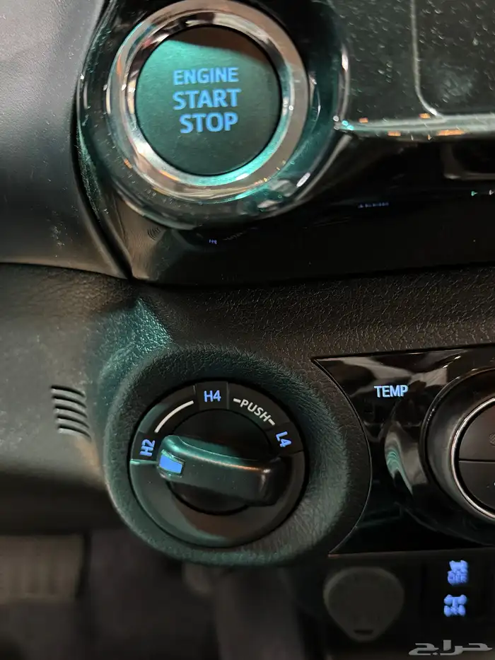 تويوتا   هايلوكس دبل بنزين توماتيك 2025 جديد 131.100 شامل 14