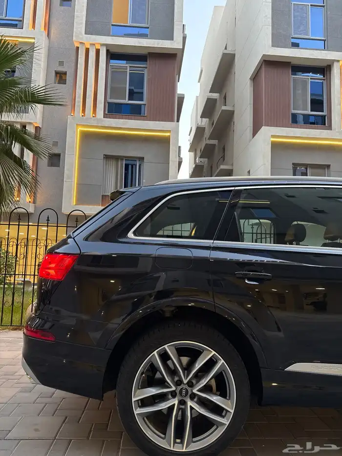 Audi Q7 2019 شبه جديد 7