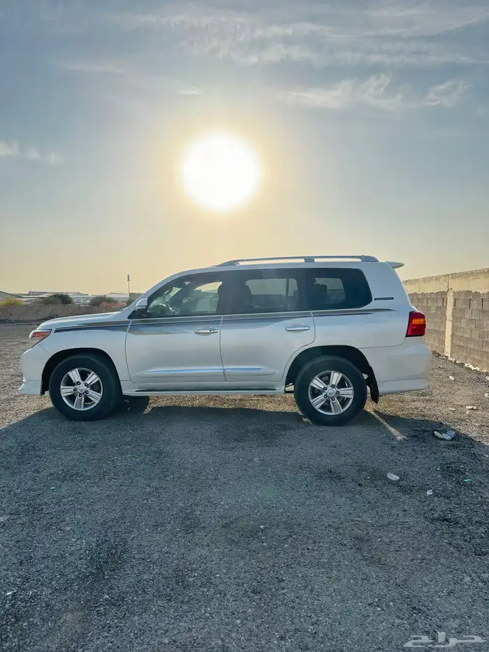 لاند كروزر 2013 للبيع V8 GX.R 4