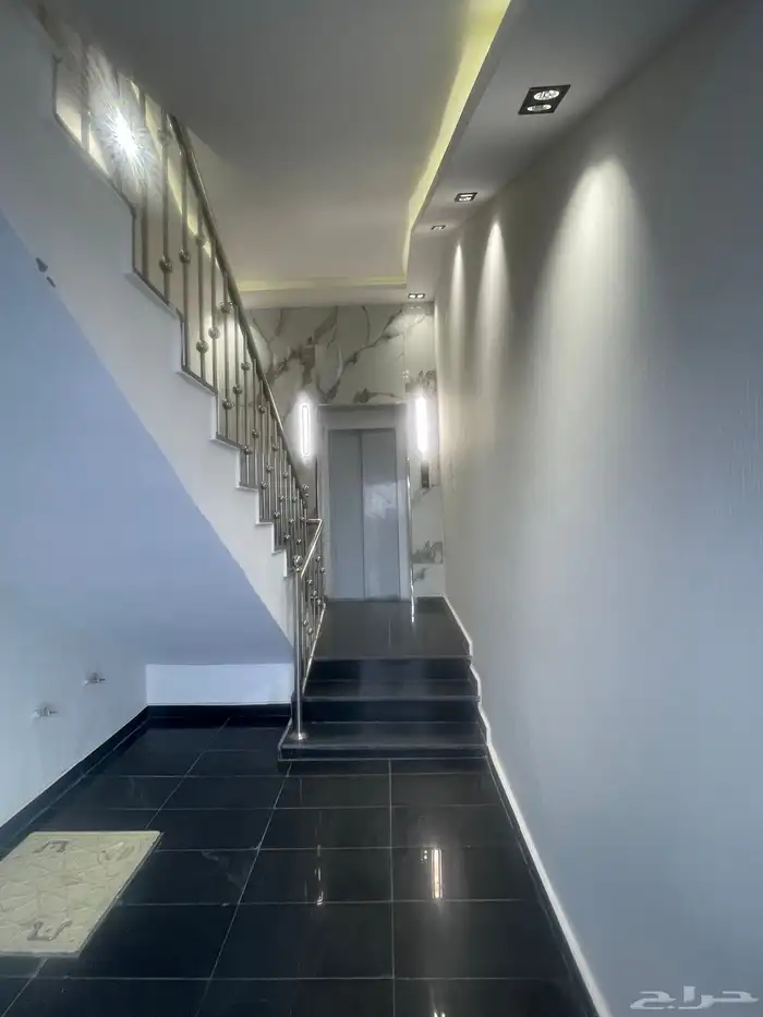 للبيع ادوار ارضيه ودوار علويه تشطيب ممتاز خلف المعارض 20